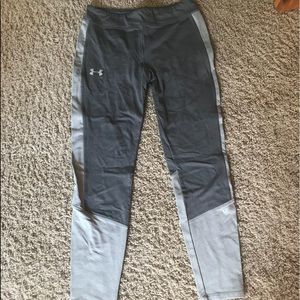 YLg Under Armour workout pants